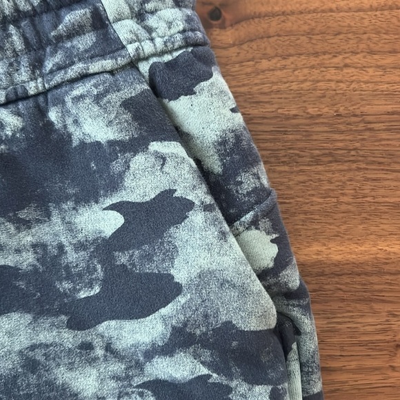 Lululemon Loungeful High-Rise Short 4" - Picture 6 of 8